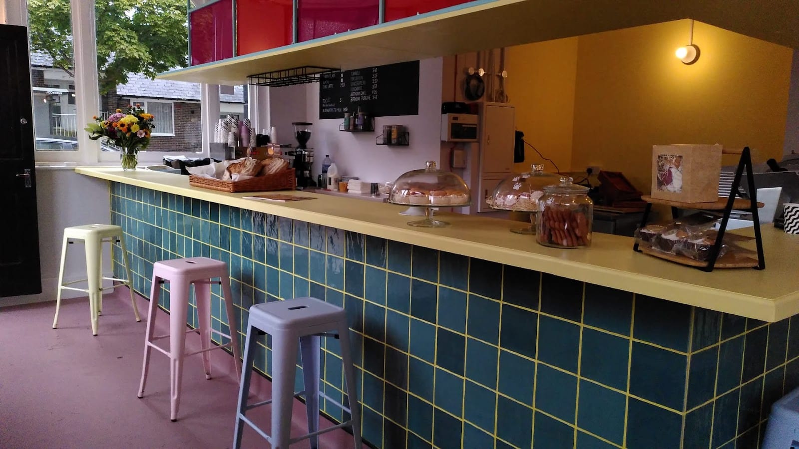 Snuffle Dog cafe & wine bar
