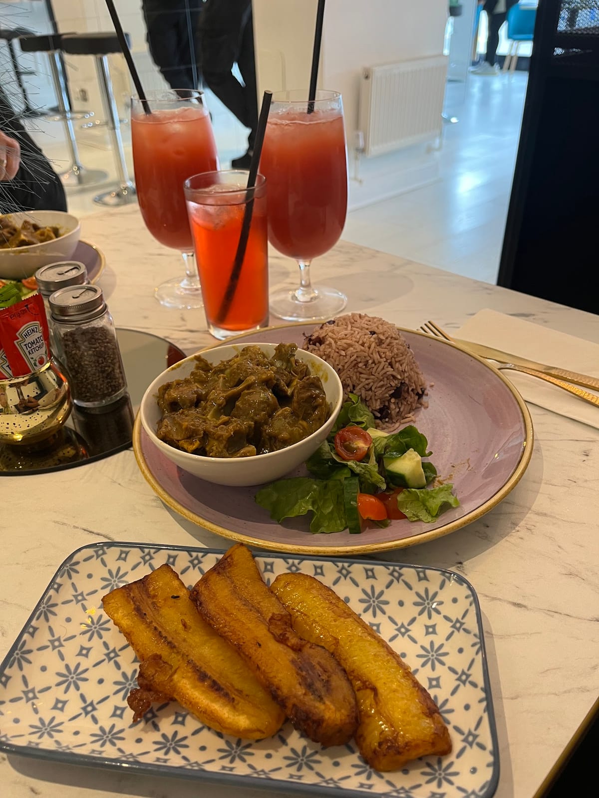 Lavish Café Bar Grill