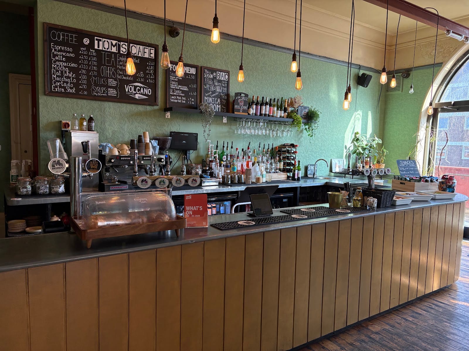 Tom’s Café