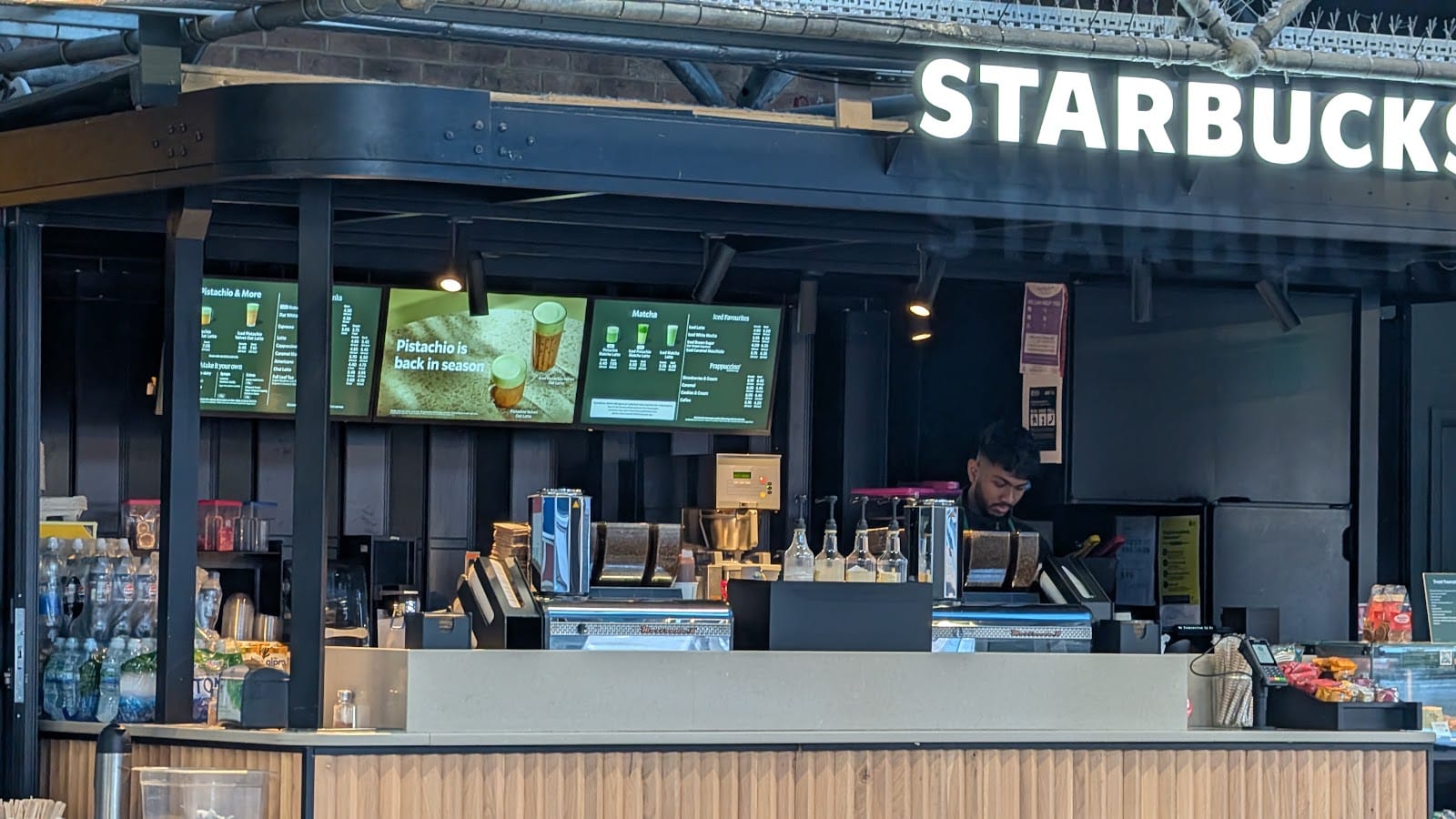 Starbucks, Reading Station