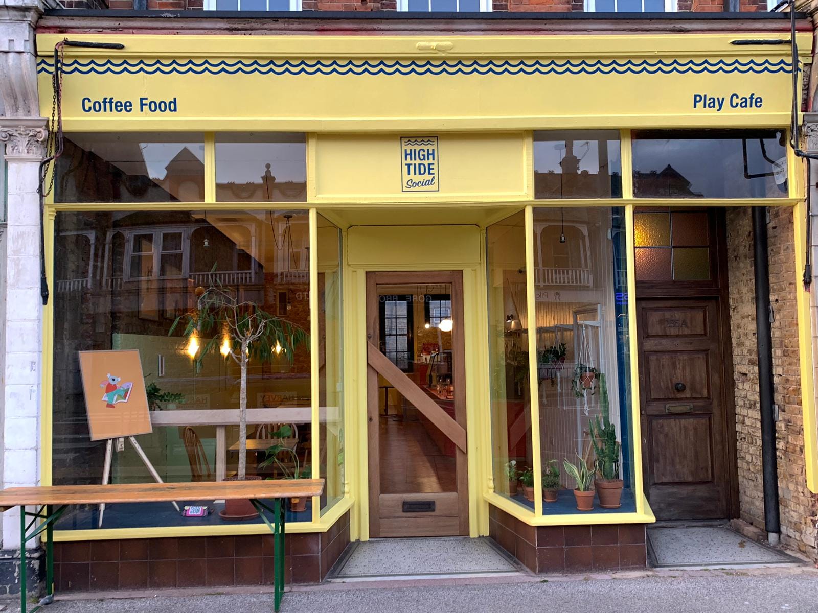 High Tide Social & Play Cafe