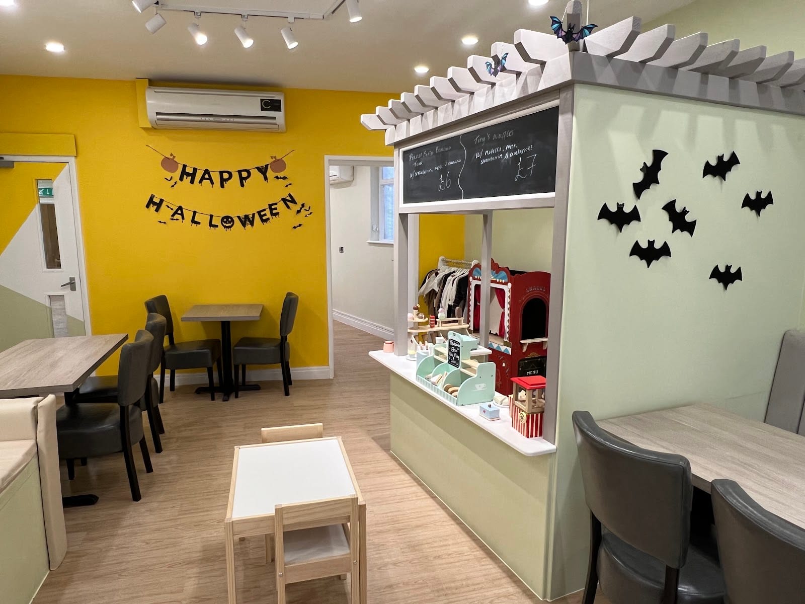 Tinytowne (Play Café & Social Hub)