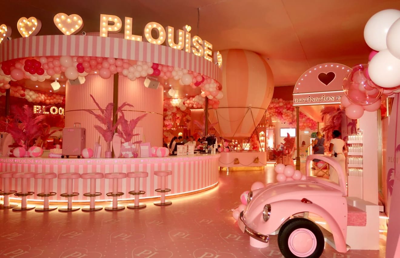 P LOUISE CAFE