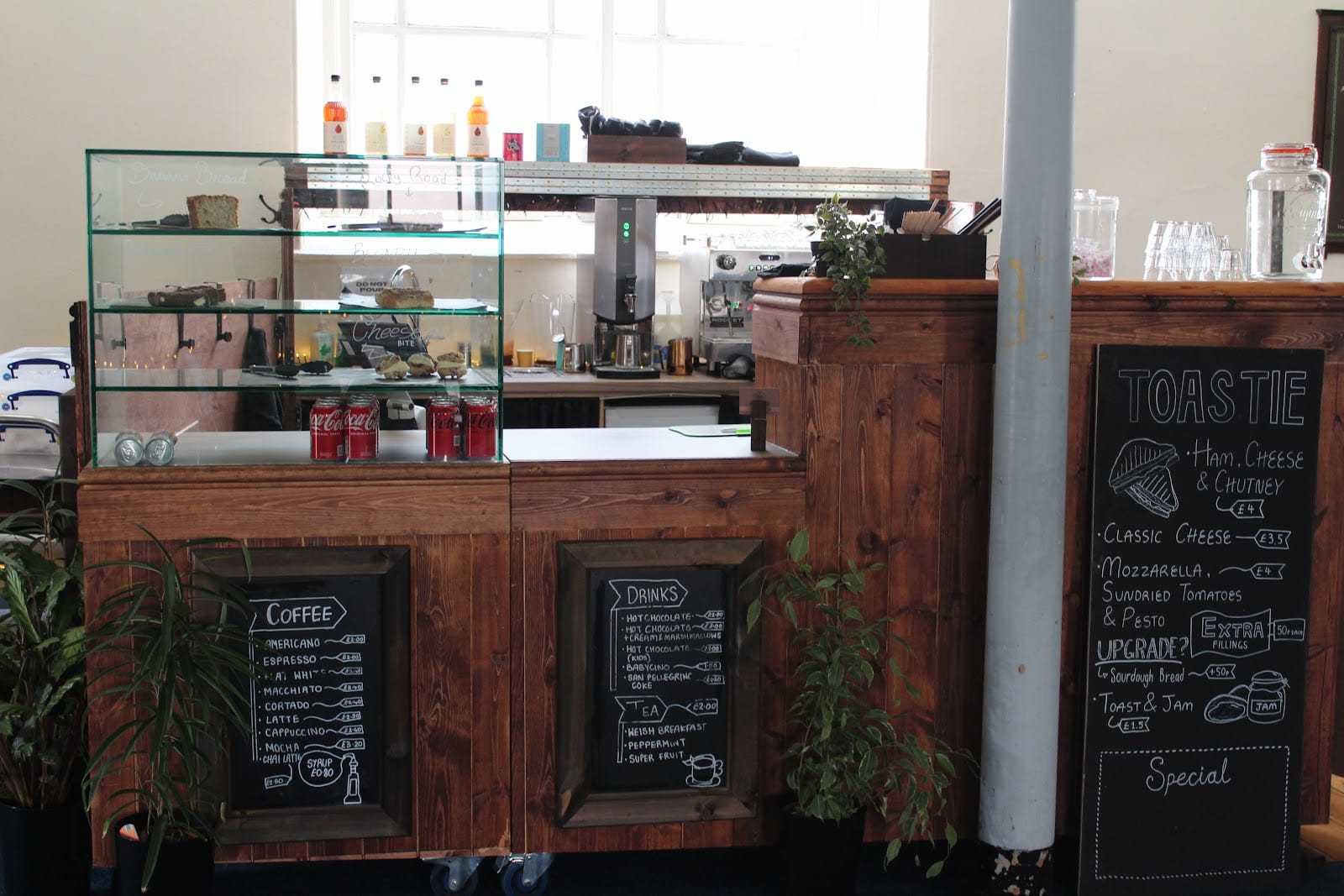 Mount's Pavement Café