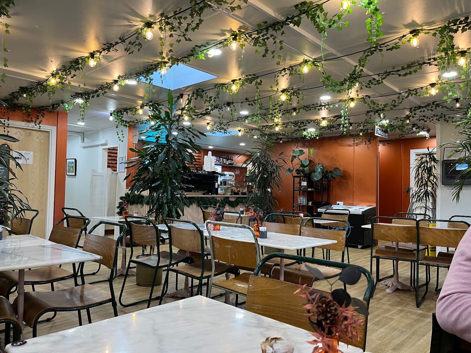 Leon’s Café
