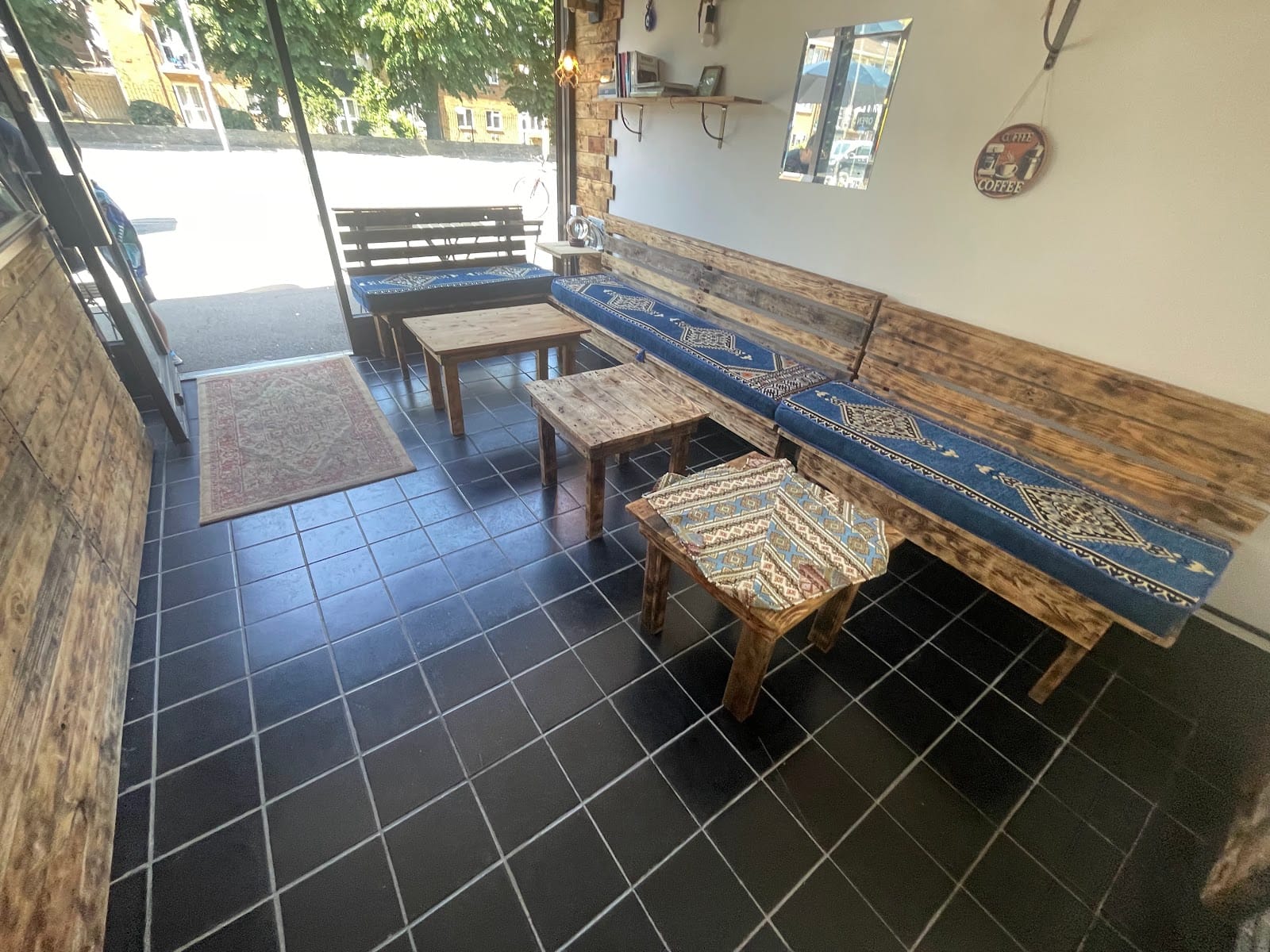 Cafe Teos