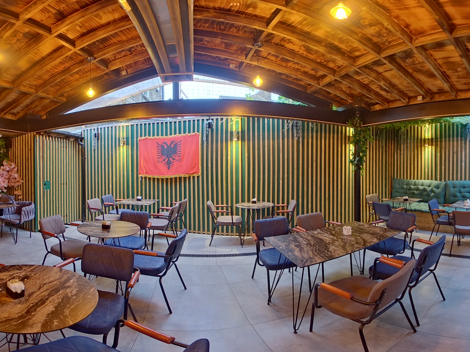 Endri’s Cafe Bar Lounge