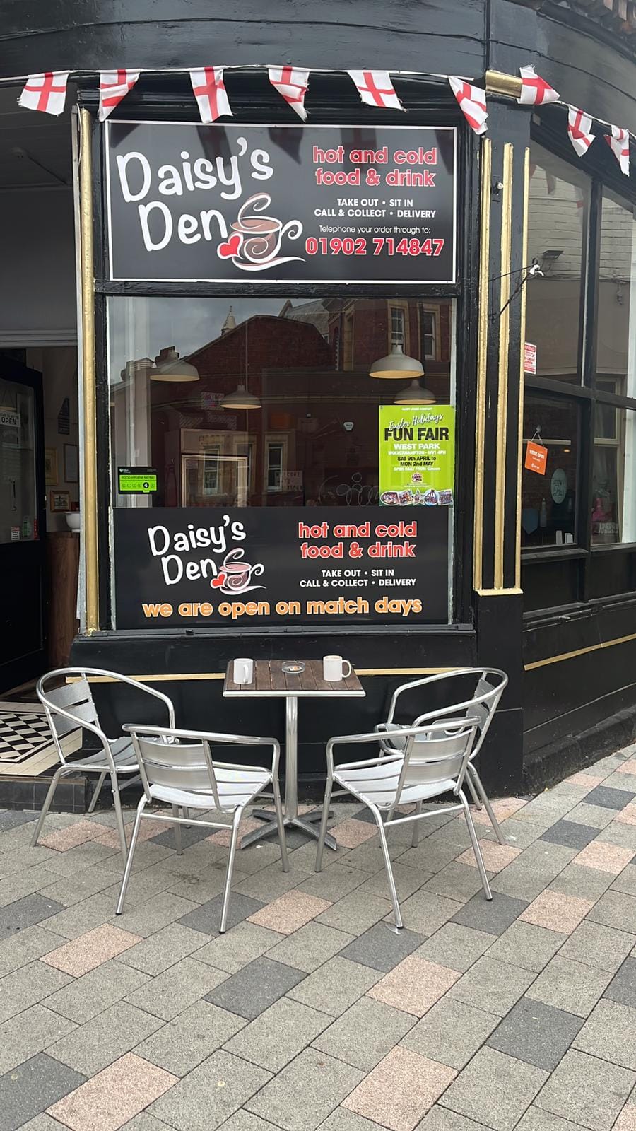 Daisy's Den Cafe