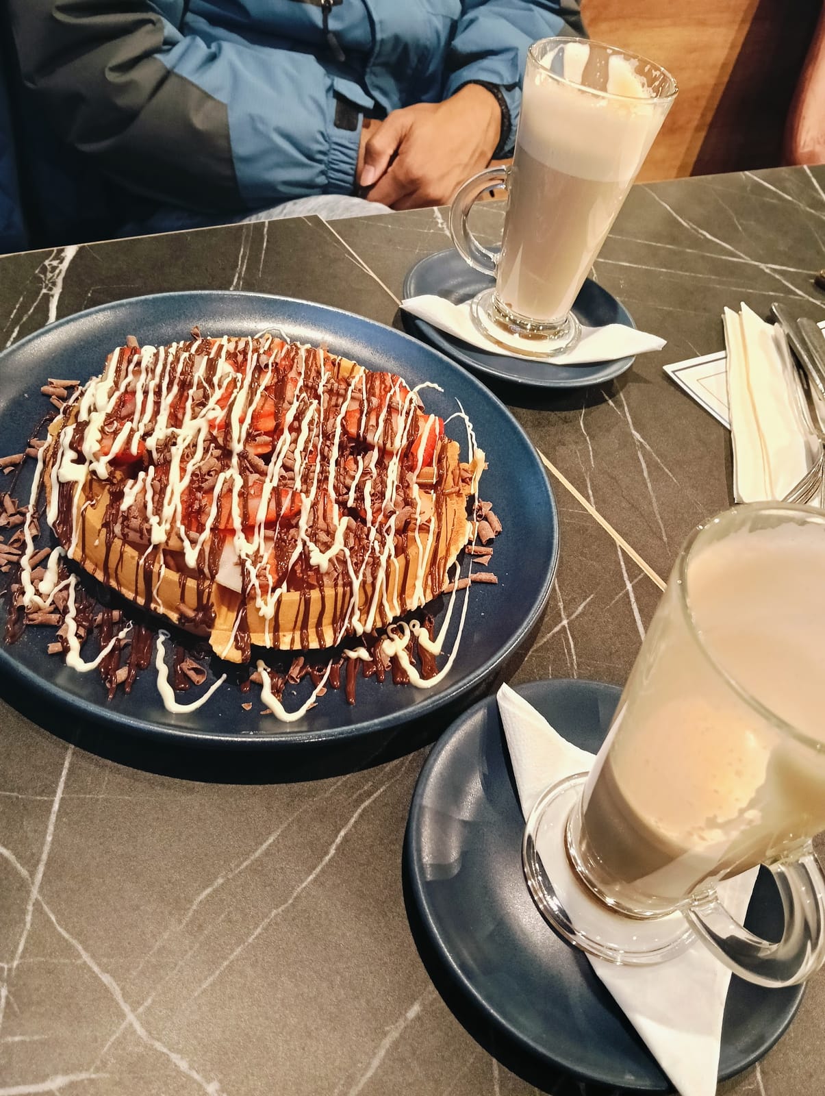 Roo Cafe & Desserts