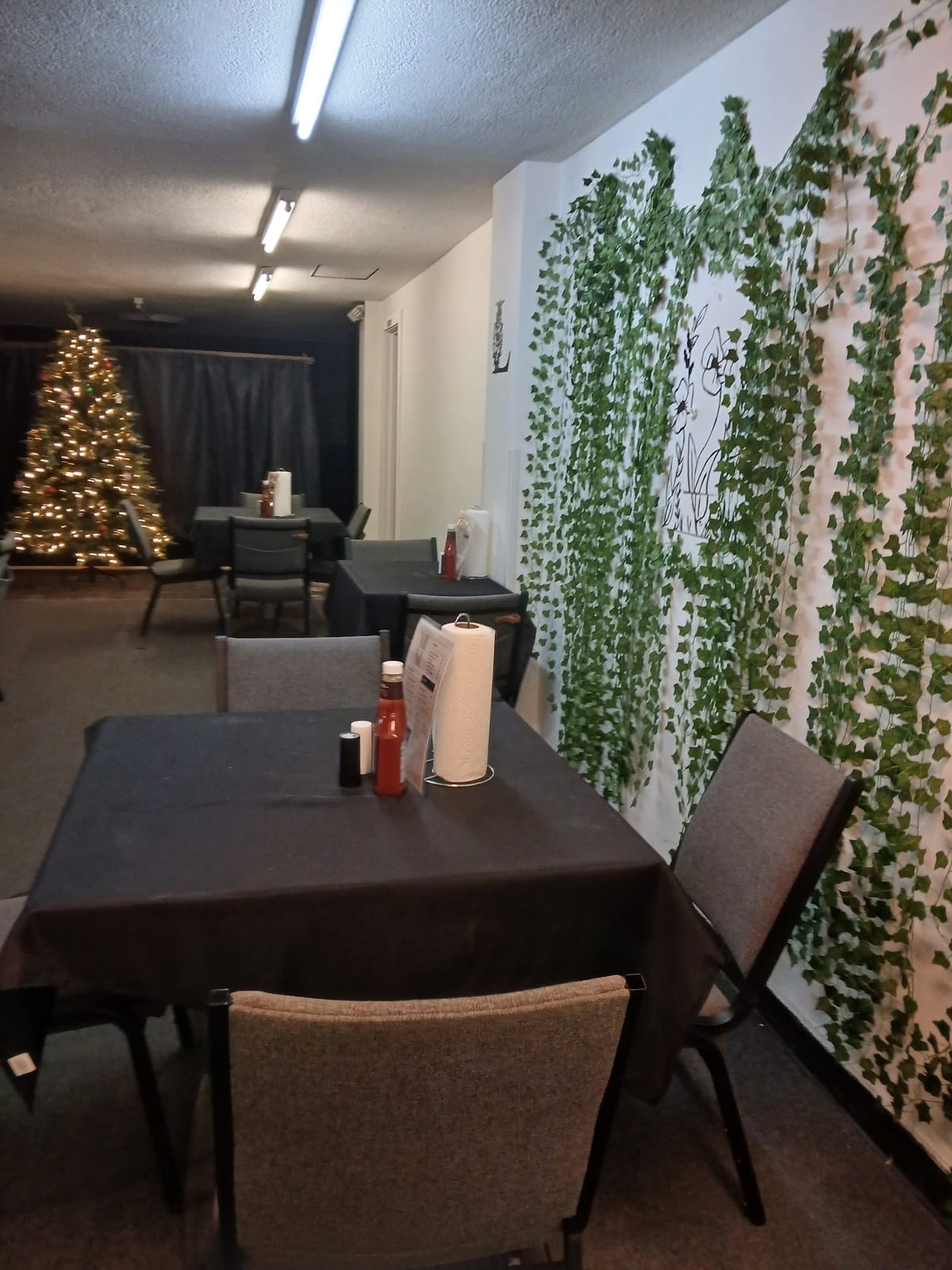 Lewie's Cafe & Catering