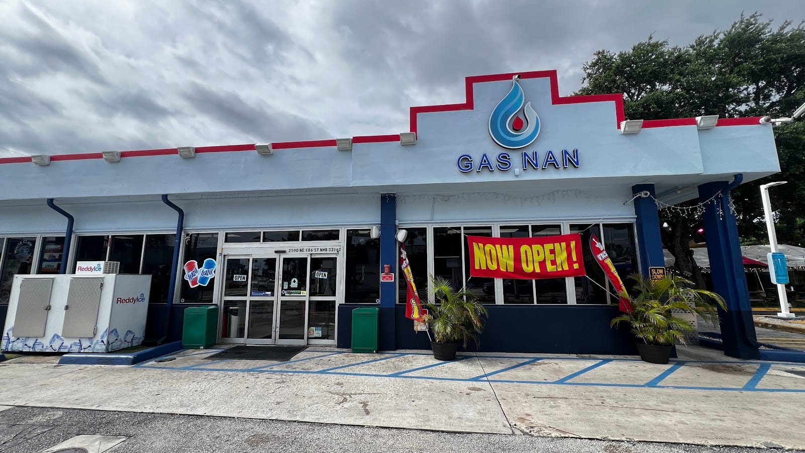 Bakery, Cafe , convinience store, Gas Station, Carwash