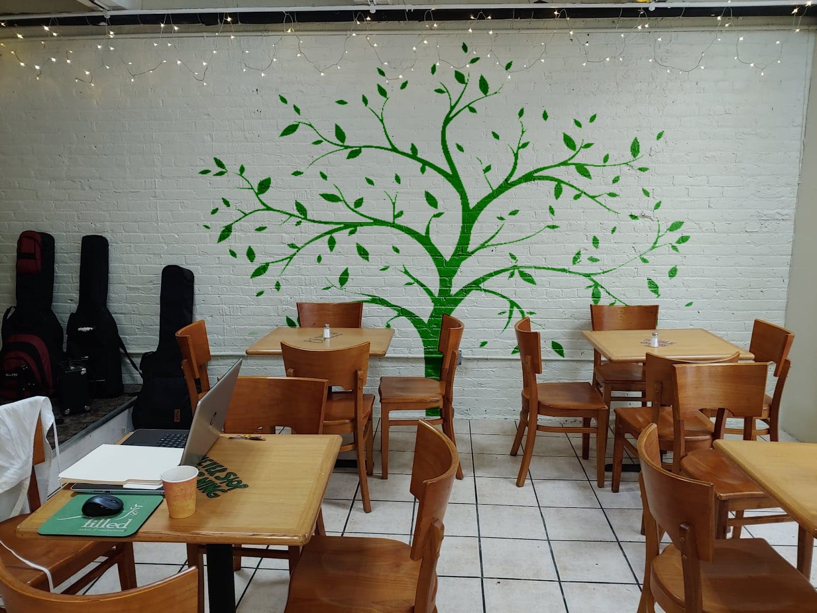 Filled Cafe & Silogan