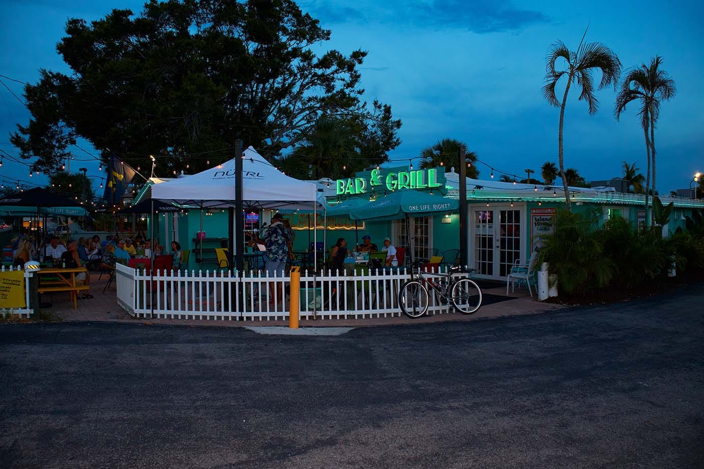 Island House Bar and Grill