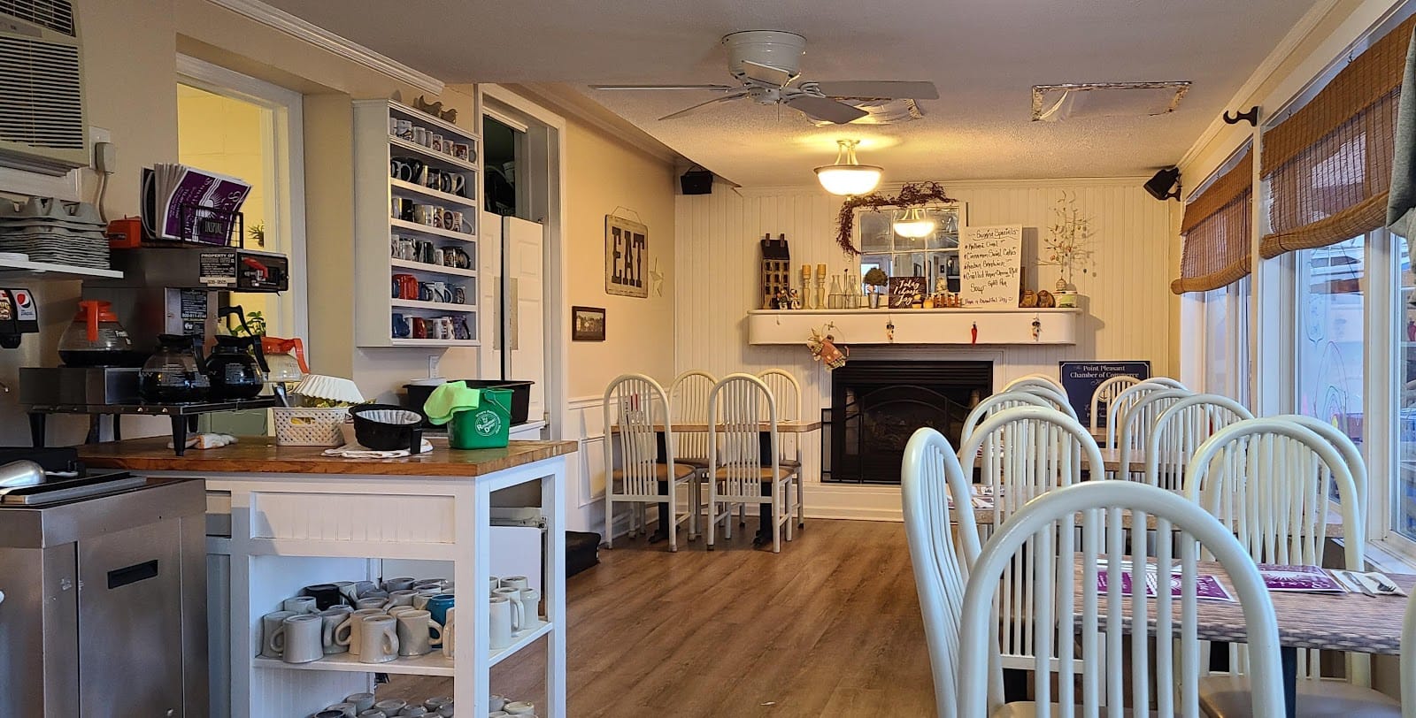 Castaways Cafe and Grill