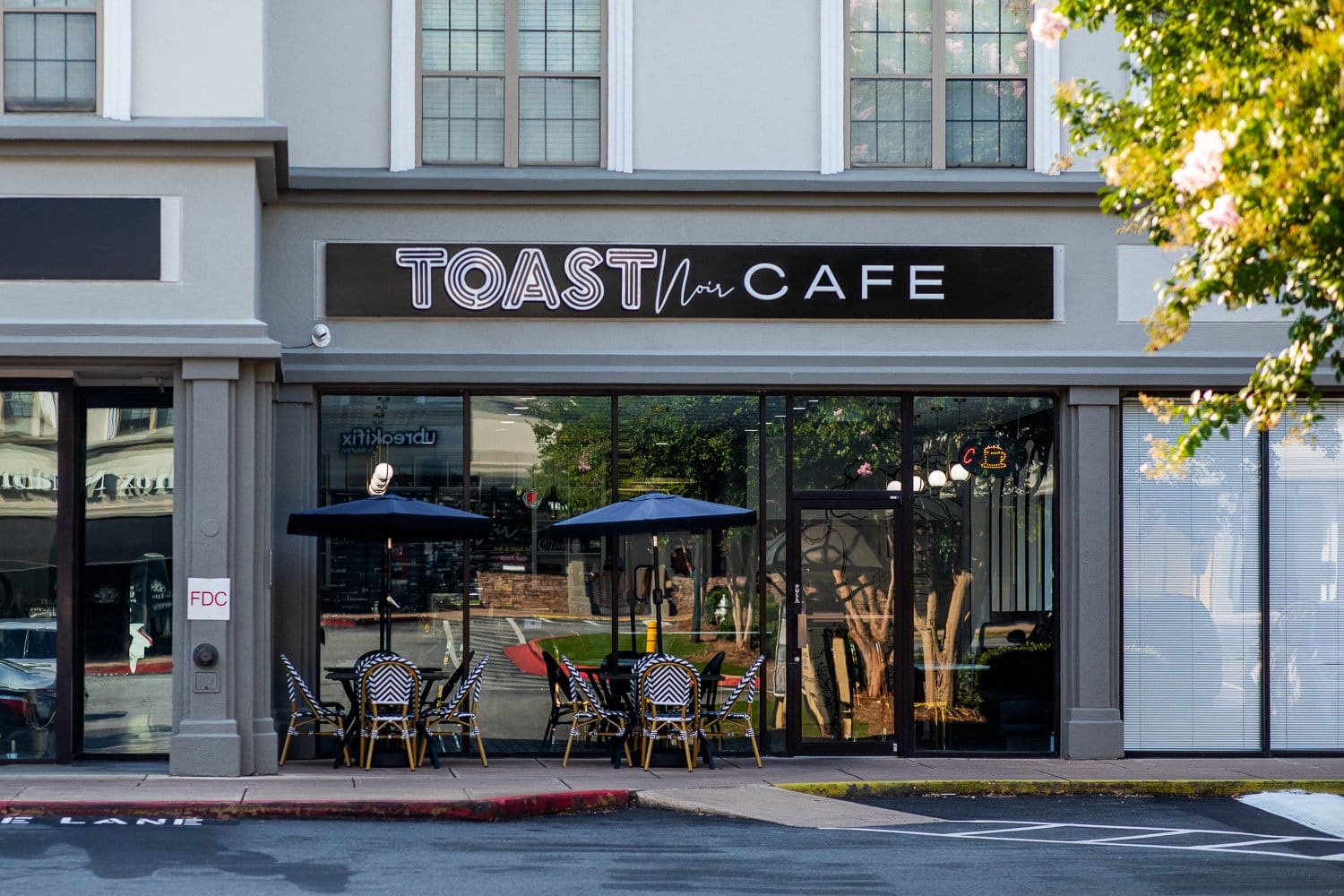 Toast Noir Cafe