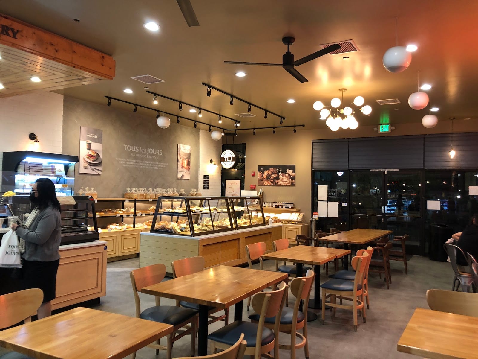 Tous les Jours Bakery Café - Fullerton