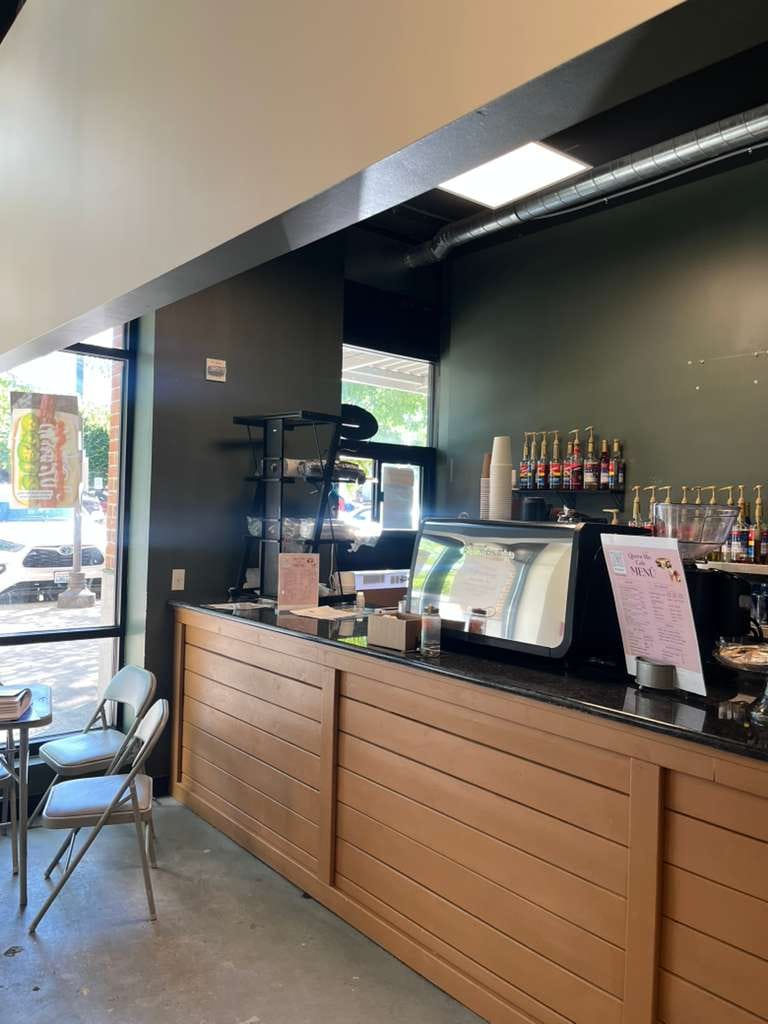 Queen Mo Cafe