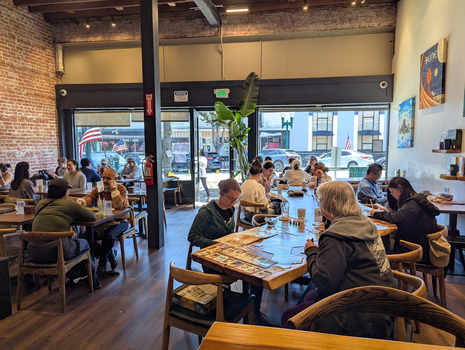 Plucky's Cafe