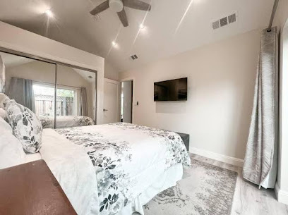 ~SJ Glass Sanctuary W/ Firepit/Cafe/Office/BBQ~ - Two-Bedroom House
