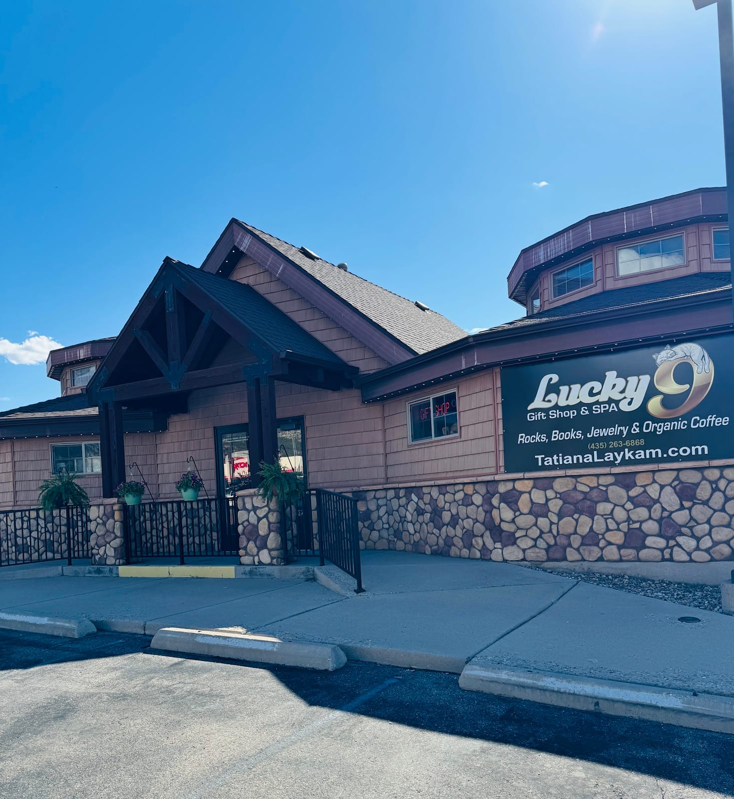 Lucky9 Gift Shop & SPA