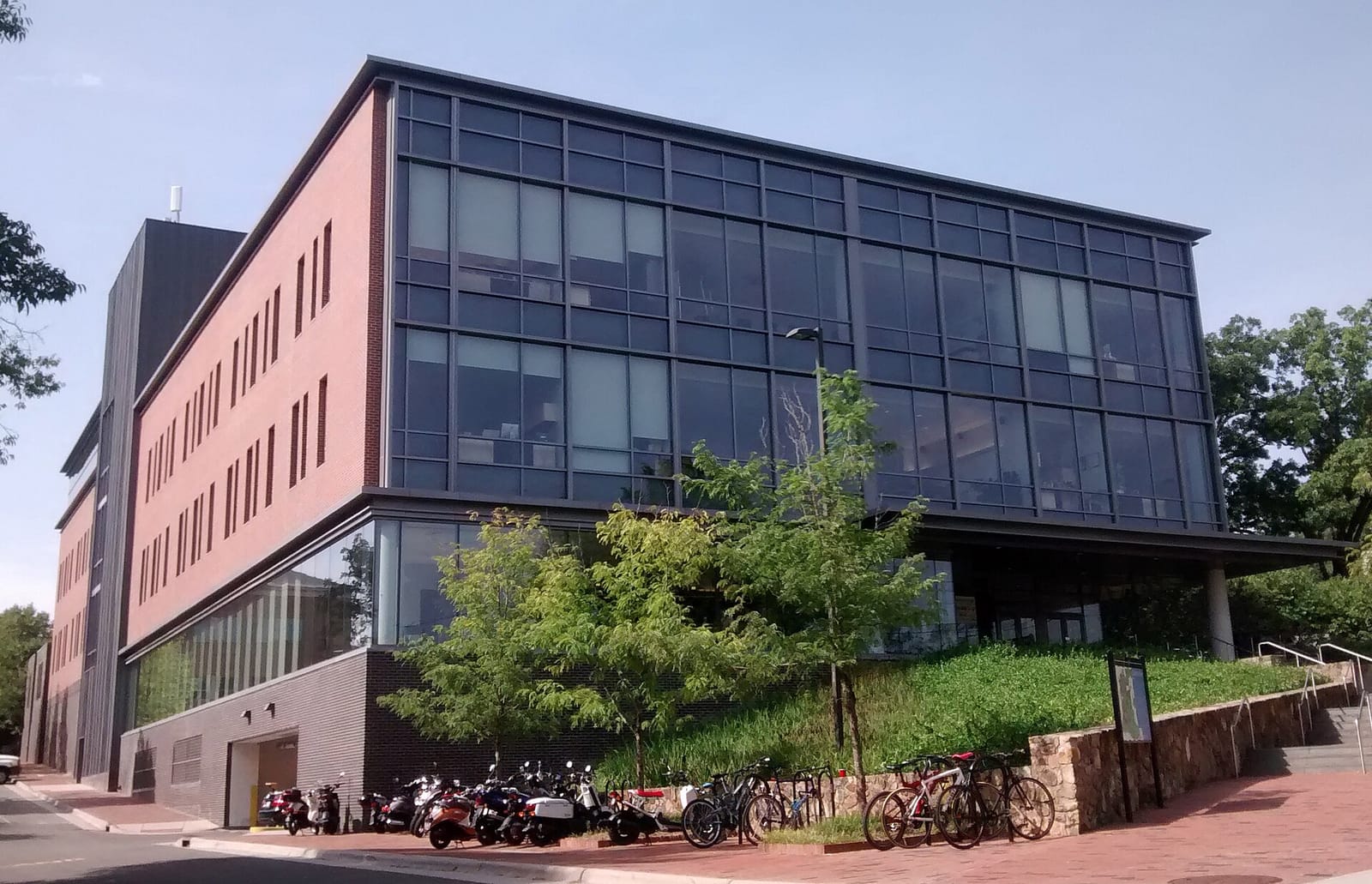 Saladelia - FedEx Global Education Center @ UNC photo 2