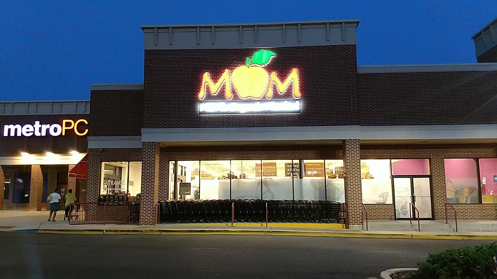 MOM's Organic Market
