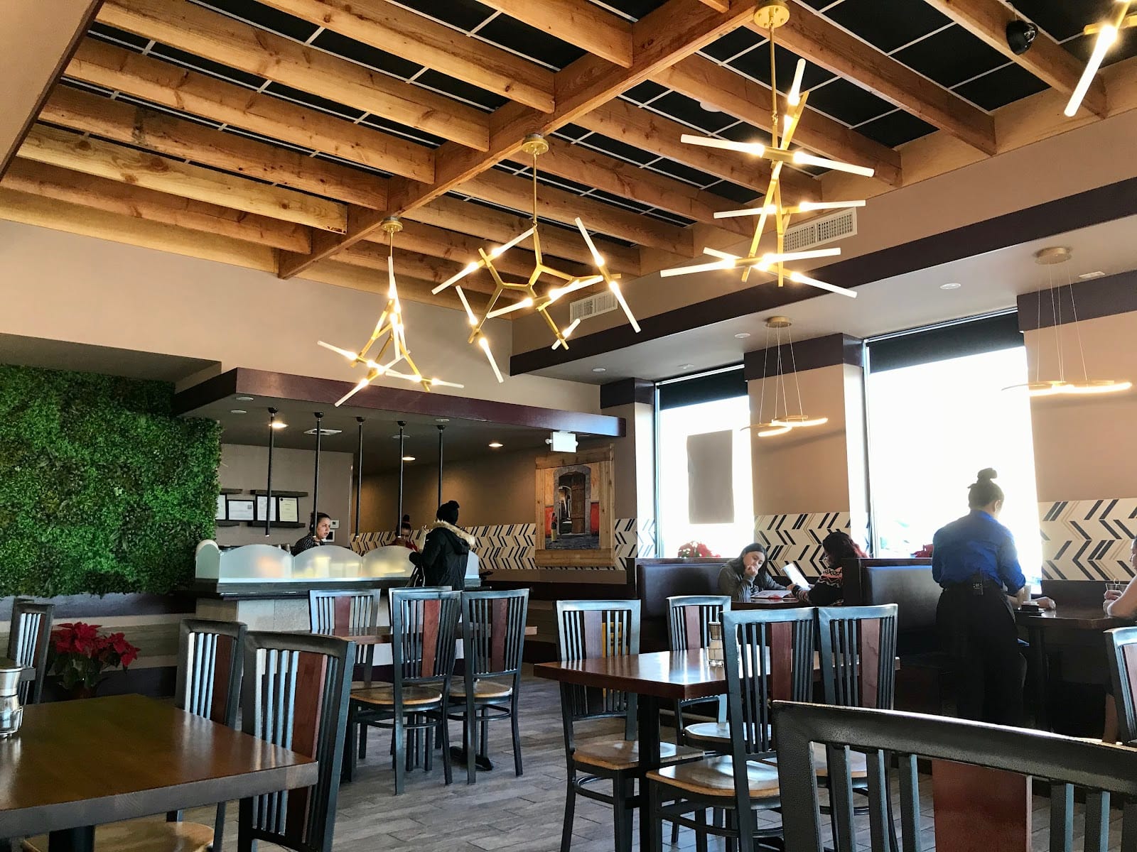 Lily's Café Restaurant