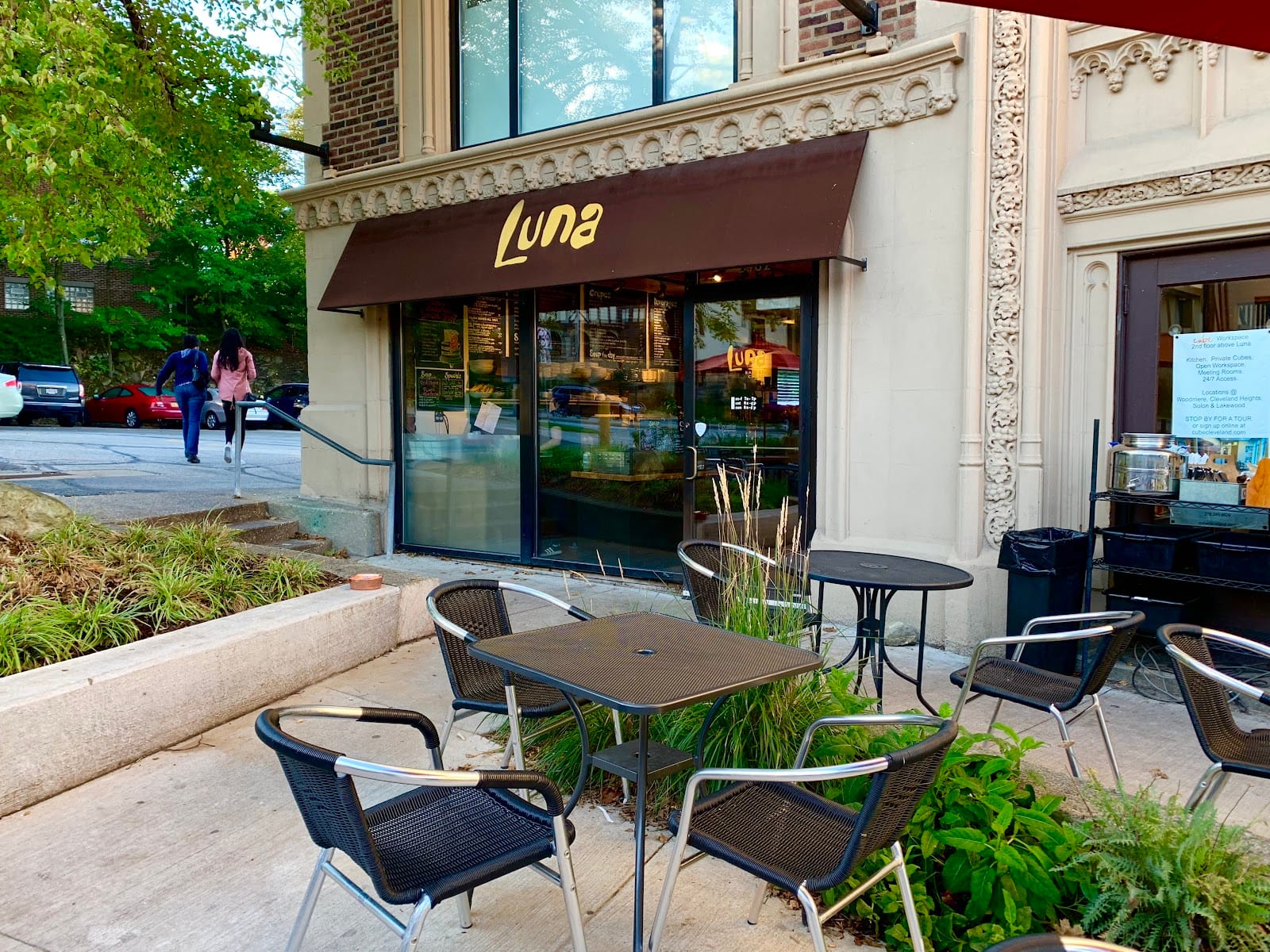 Luna Bakery & Cafe
