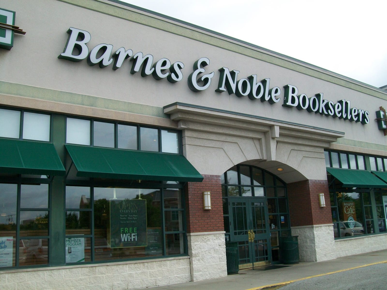 Barnes & Noble photo 4