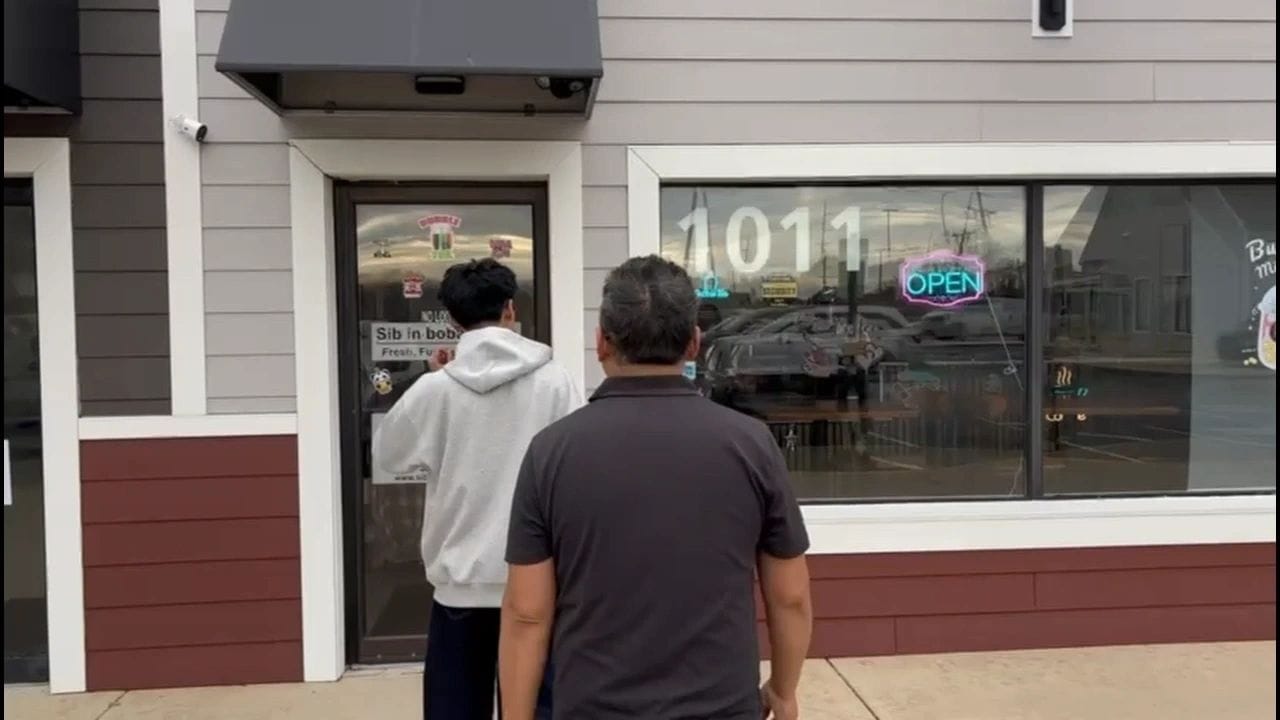 Sib in boba house