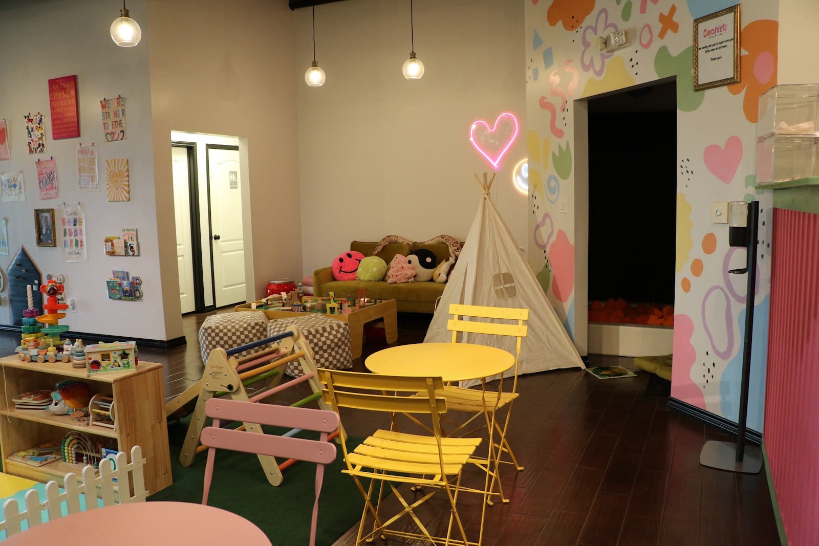 CONFETTI PLAY AND CAFE