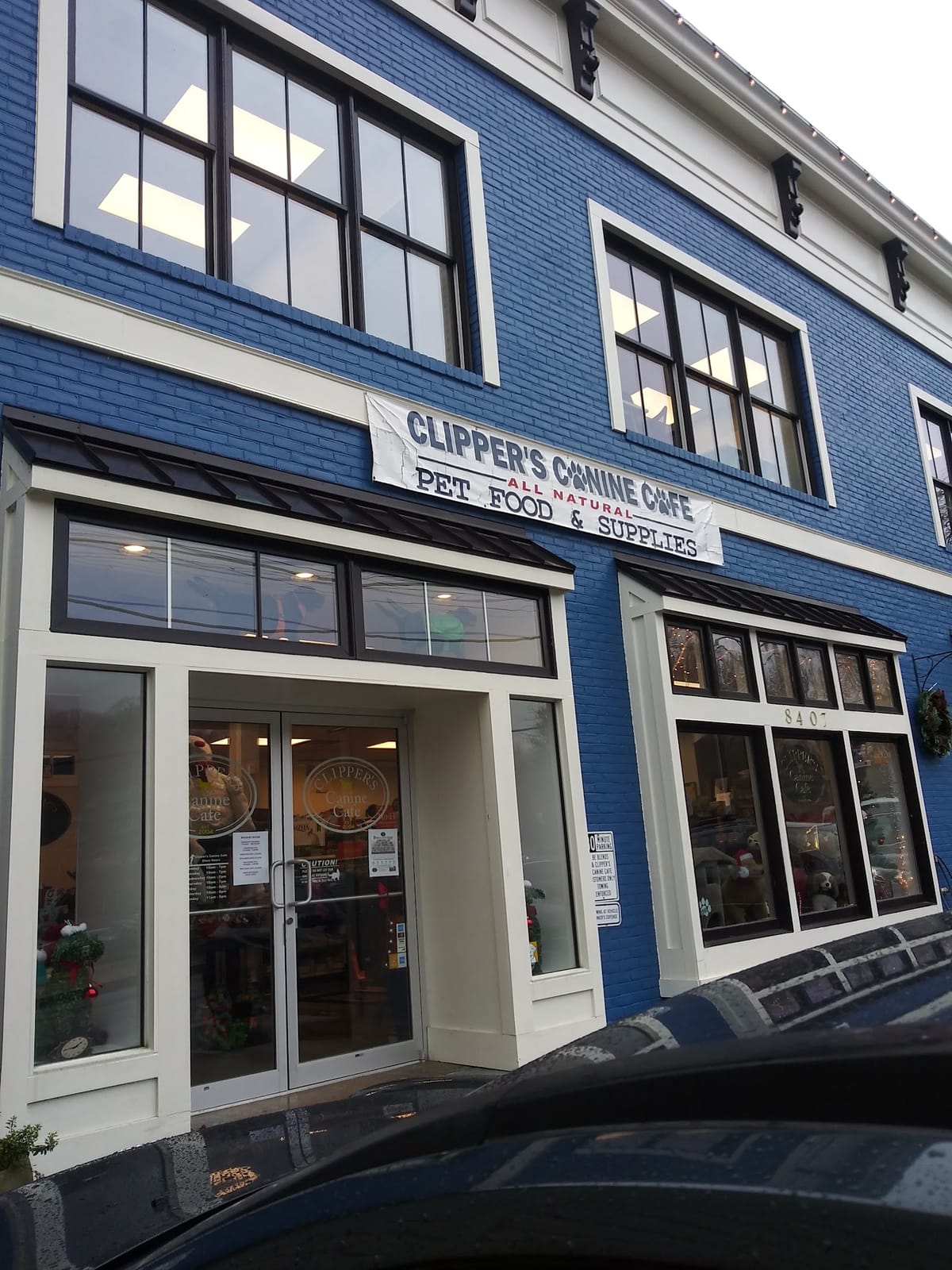 Clipper's Canine Cafe