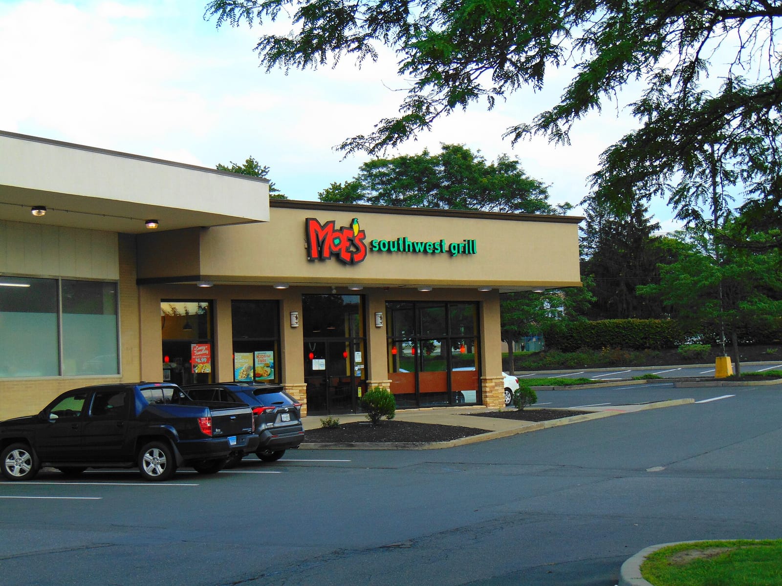 Barnes & Noble photo 3
