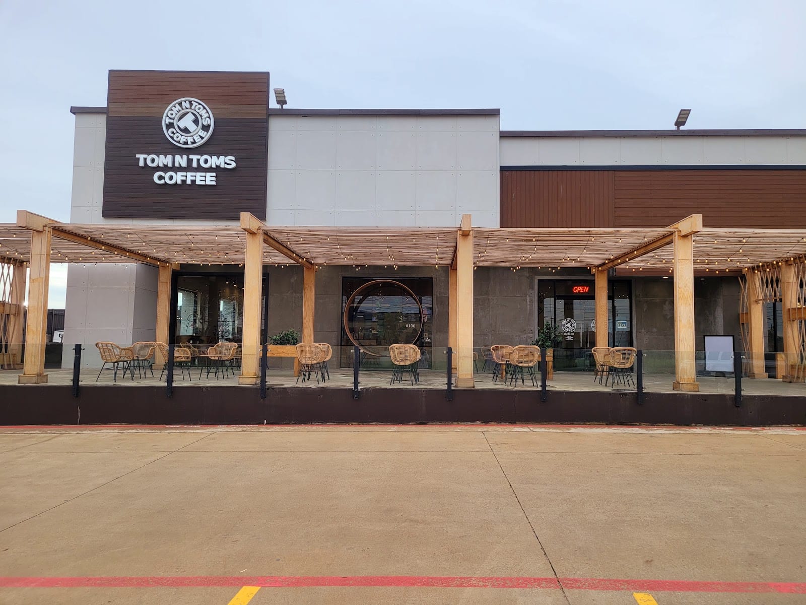 Tom N Toms Coffee & Eatery