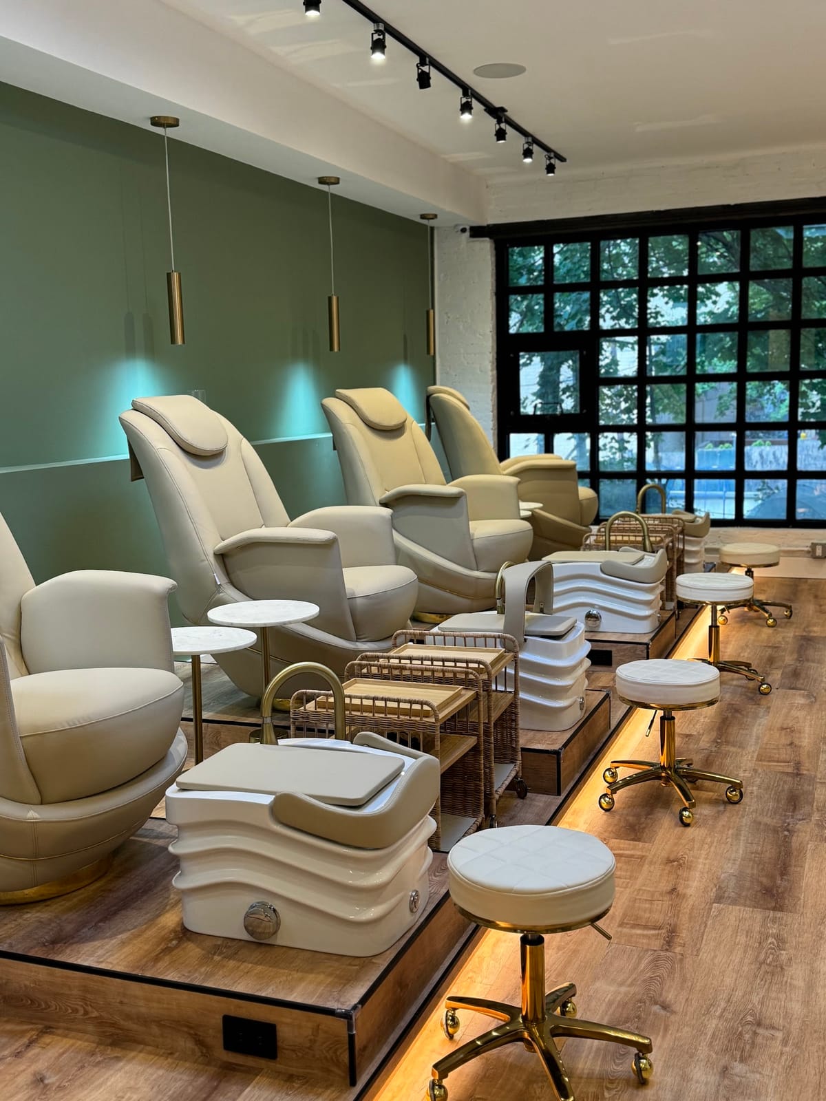 Mood Nails Cafe