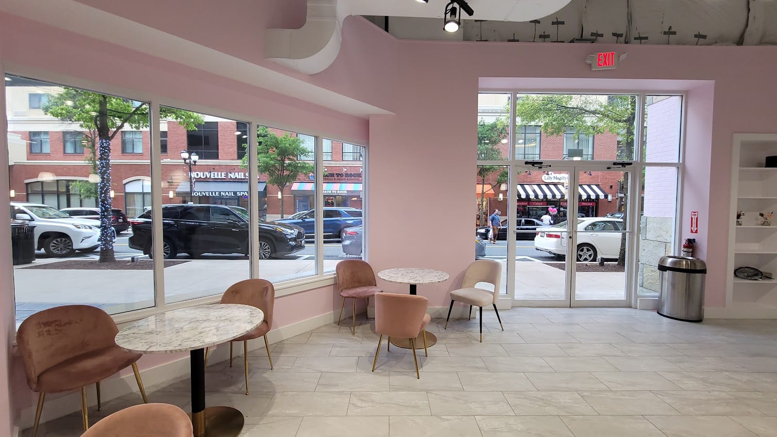 Donutchew Cafe, Bakery