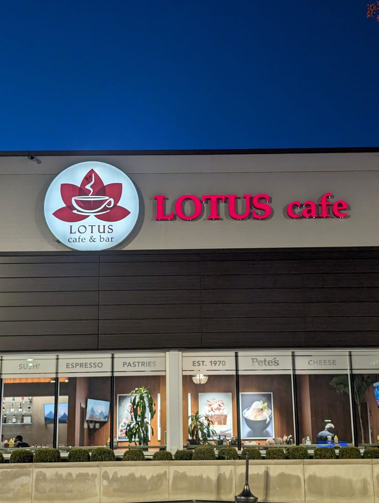 LOTUS cafe