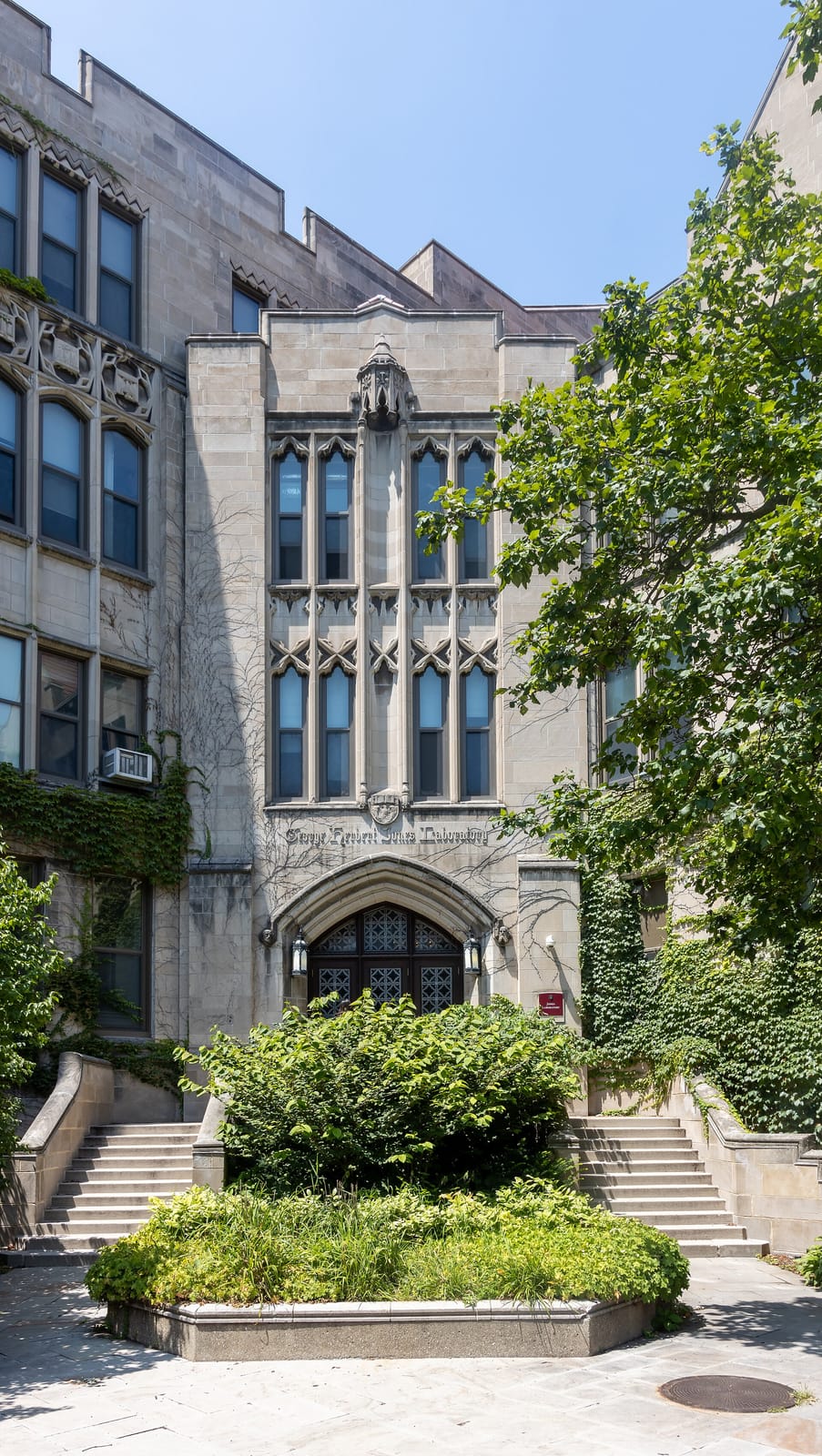 The University of Chicago Bookstore & Cafe photo 3