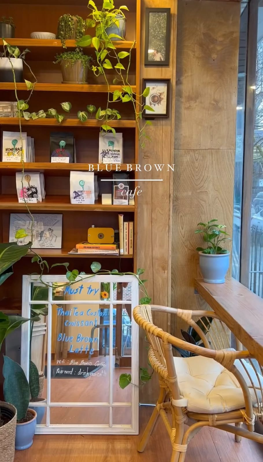 Blue Brown Cafe photo 4