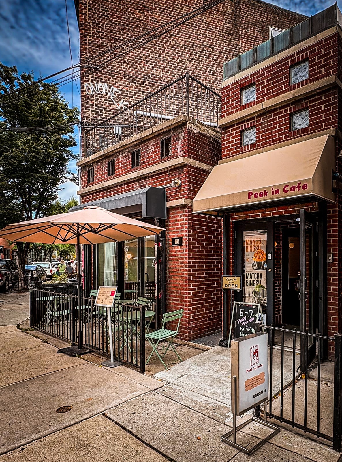 Peek in Cafe