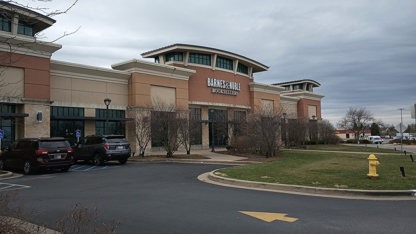 Barnes & Noble photo 2