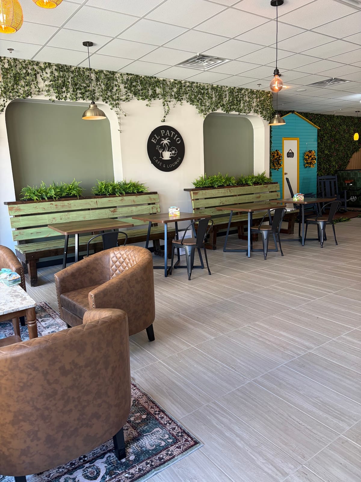 El Patio Café & Lounge