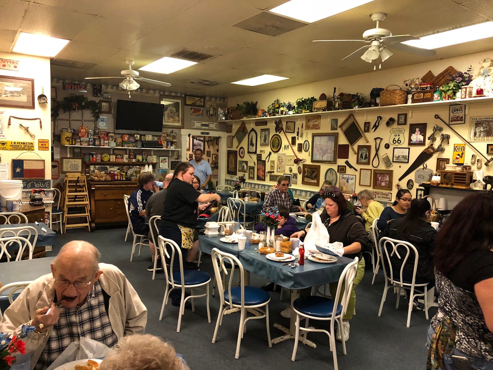 Bluebonnet Cafe