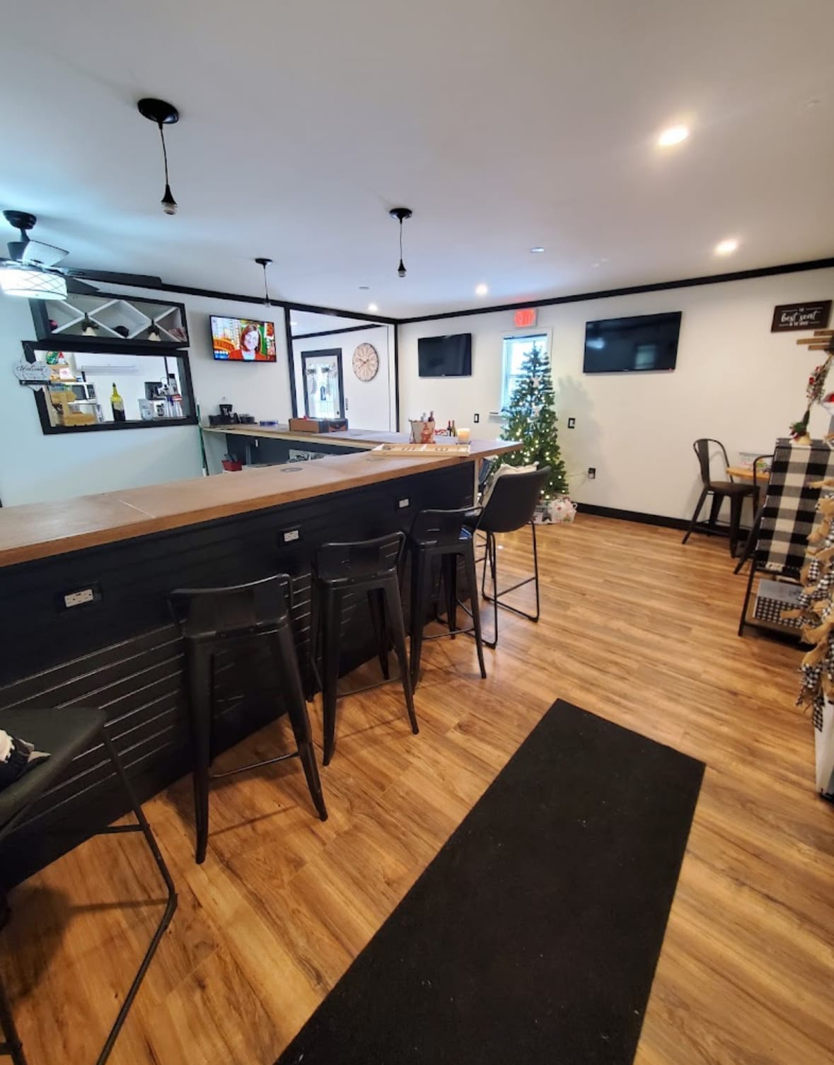 Local House SIP SHOP & SALON
