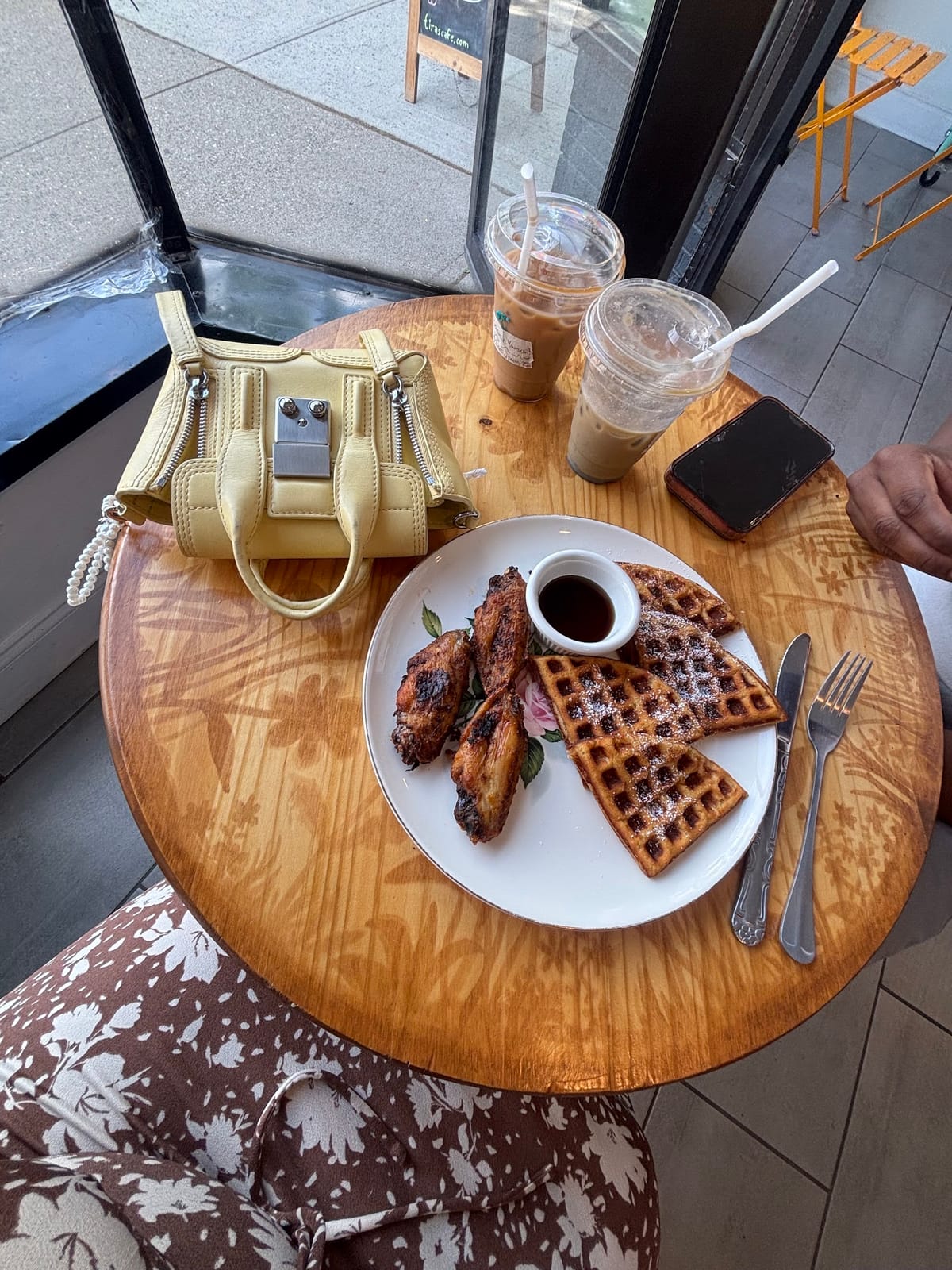 Tira's Cafe
