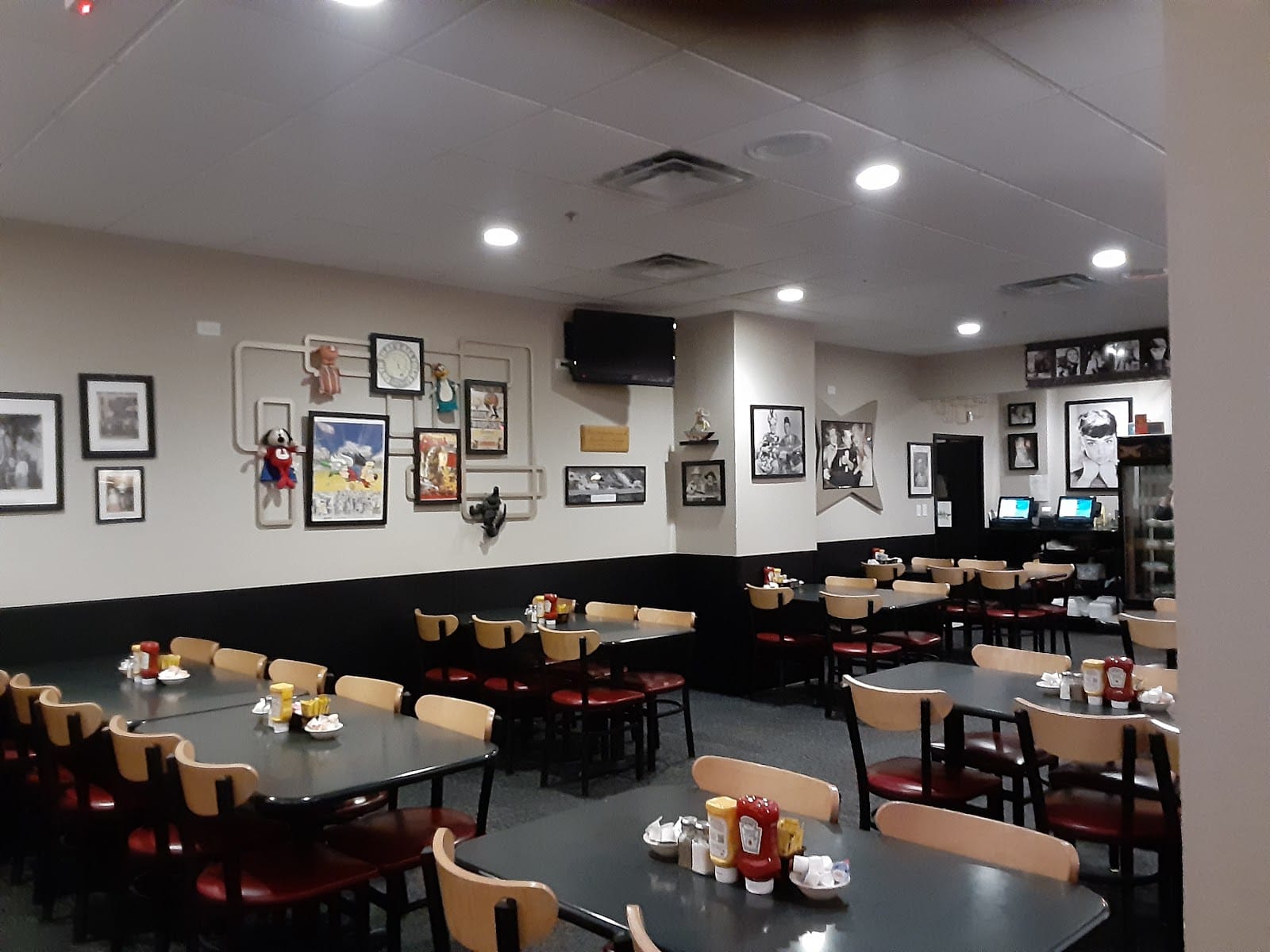 Oscar's Classic Diner