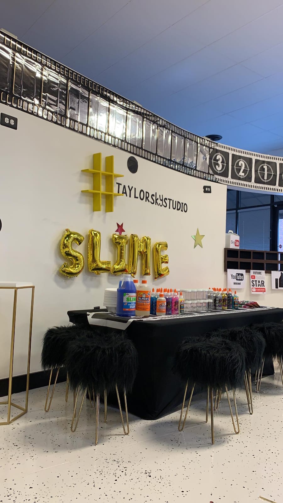 TaylorSky Studio Cafe
