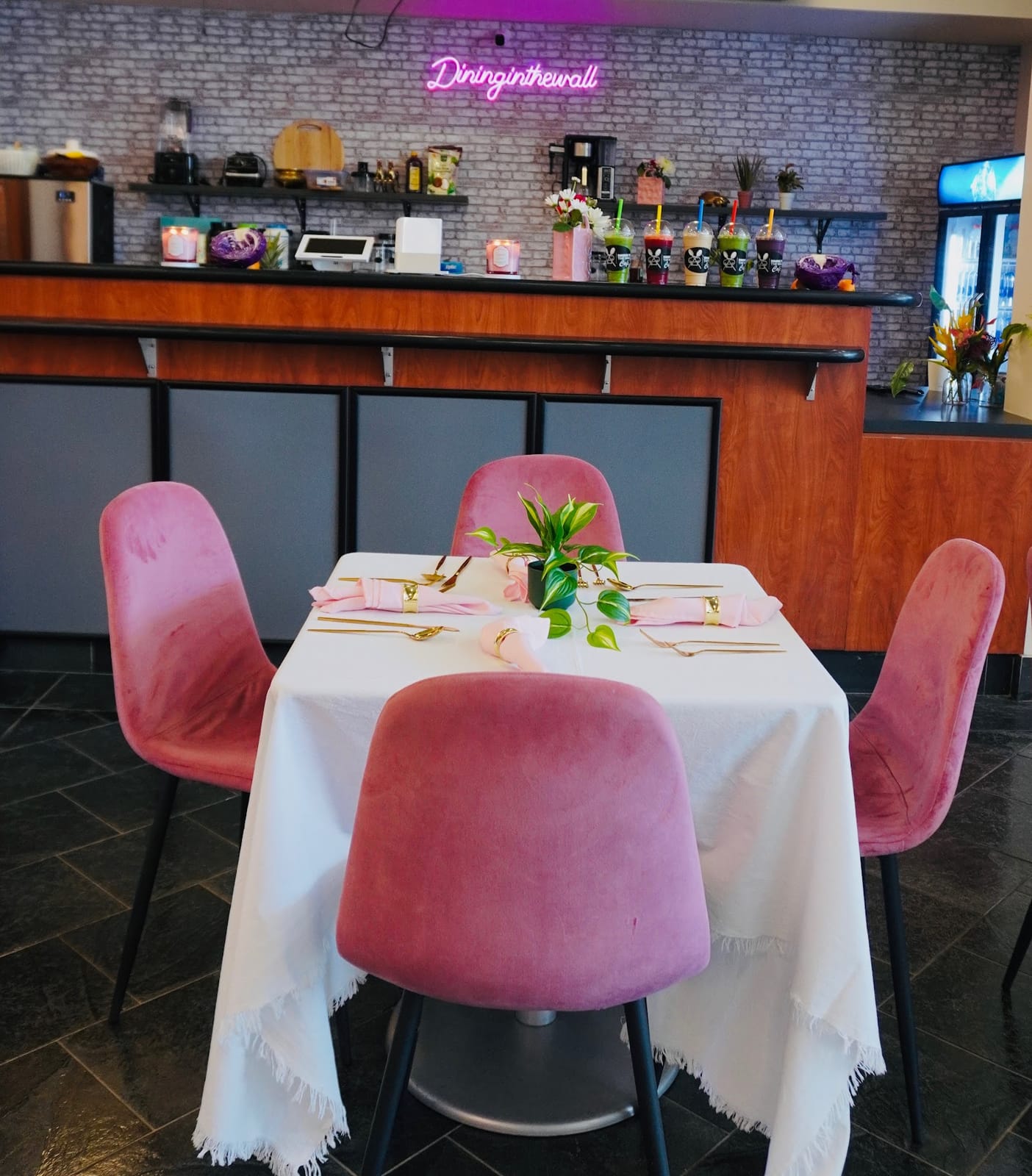 Dining in the Wall Cafe