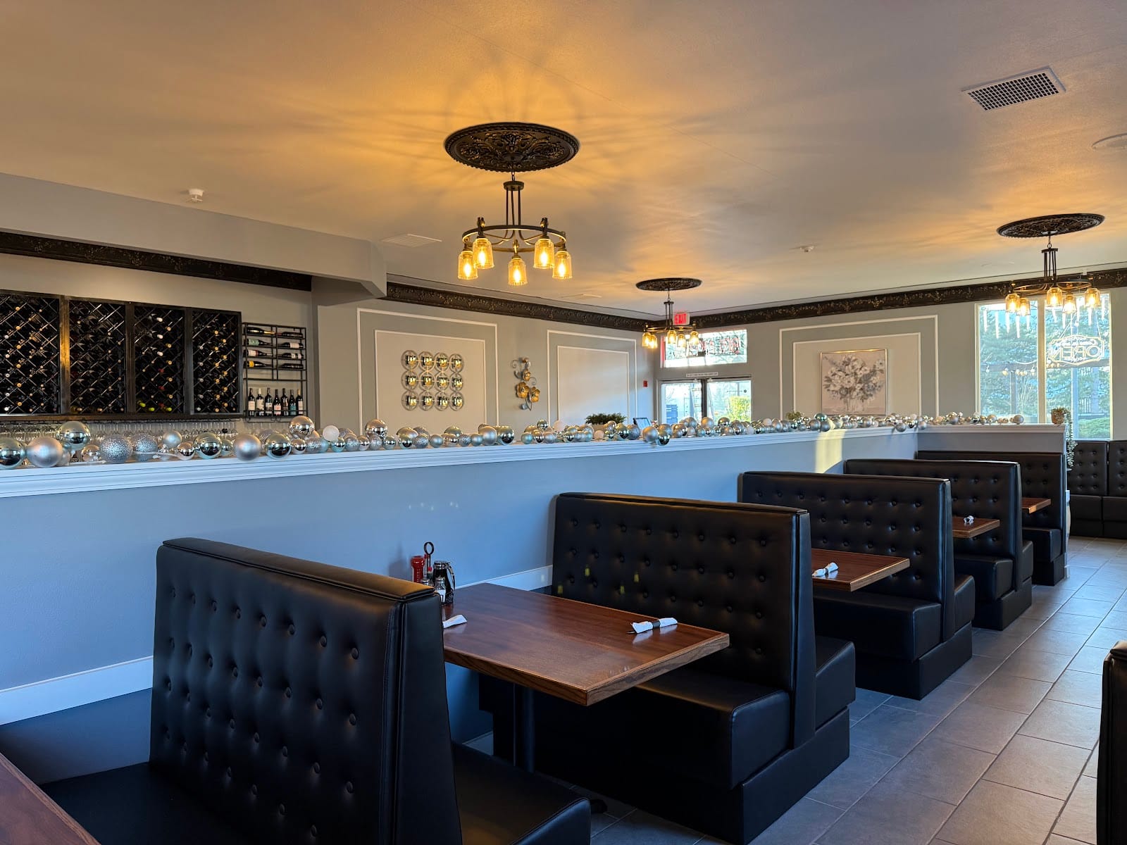 Mia Cafe and Wine Bar