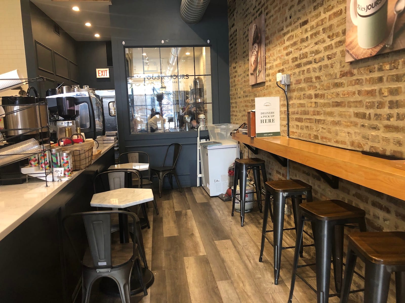Tous les Jours Bakery Café - Division St